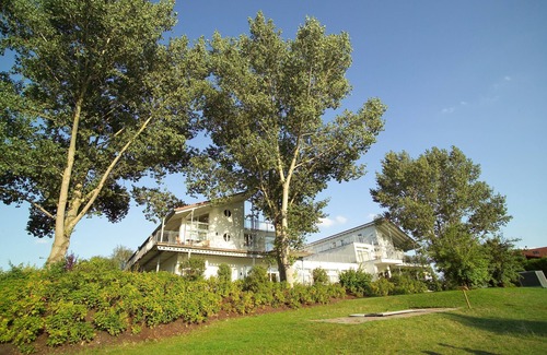 Mirow Apartment | Strandläufer Classic 211: Cozy Apartment with Pool & Spa