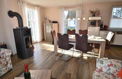 Glowe House | Inviting Strandläufer Holiday Residence with Family-Friendly Amenities