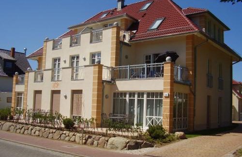 Alt Gaarz Apartment | Pet-Friendly Strandläufer Villa Rosita with Garden Oasis
