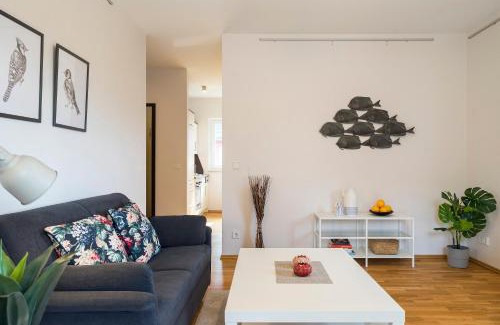Ostseebad Ahrenshoop Apartment | Discover Erich Heckel: Pet-Friendly Retreat with Pool