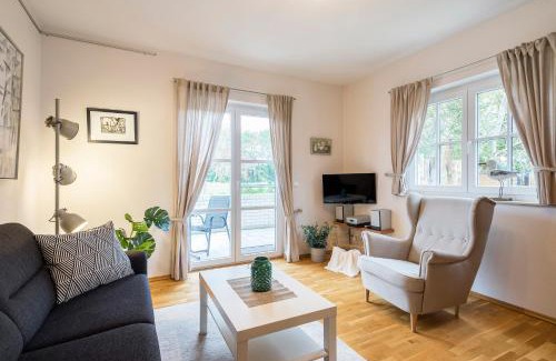 Ostseebad Ahrenshoop Apartment | Pet-Friendly Retreat with Pool: Strandleben 06 - Lyonel Feininger