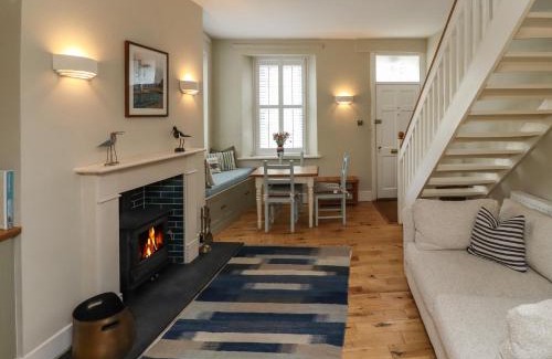 Alnmouth House | Pet-Friendly Strandline: 4-Star Stay with a 9/10 Rating