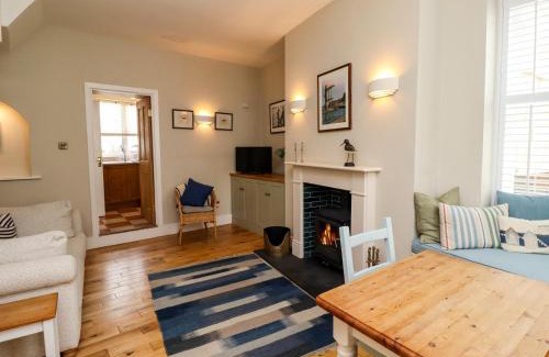 Alnmouth House | Pet-Friendly Strandline: 4-Star Stay with a 9/10 Rating