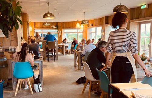 Schiermonnikoog Hotel | Relax at Strandhotel Om de Noord with Oceanfront Views