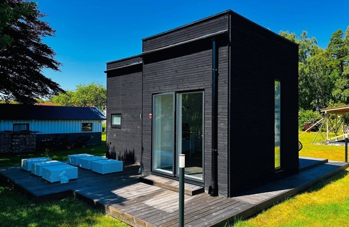 Stravalla Cottage | Pet-Friendly Modern Guesthouse Near Beautiful Stråvalla Beach
