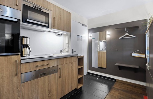 Wremen Apartment | Beachside Retreat with Sauna & Spacious Balcony Escape