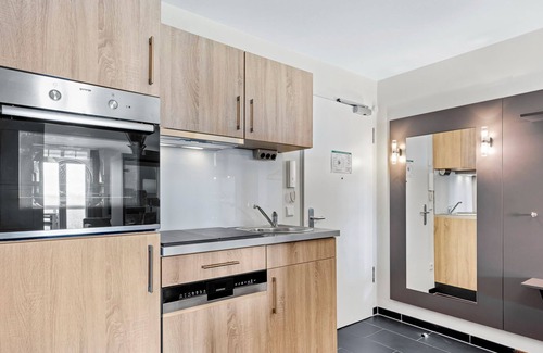 Wremen Apartment | Cozy Oceanfront Retreat with Sauna & Scenic Balcony View