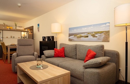 Wremen Apartment | Cozy Oceanfront Retreat with Sauna and Balcony Views