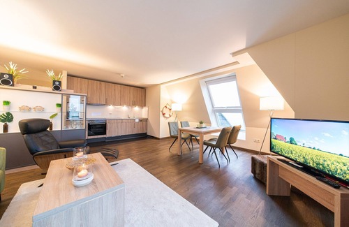 Wremen Apartment | Seaside Retreat: Rooftop Apartment with Stunning Views