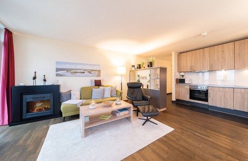 Wremen Apartment | Seaside Retreat: Rooftop Apartment with Stunning Views