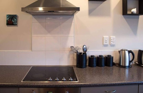 Rewa Apartment | Experience The Strand On Loft No 7 with Ocean Views