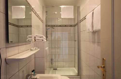 Alt-Travemunde/Ronnau Hotel | Strandperle Hotel: Family-Friendly Getaway & Top-Rated Stay