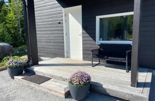 Luoto Ski Chalet | Lakefront StrandRo Retreat with Private Beach & Ocean View