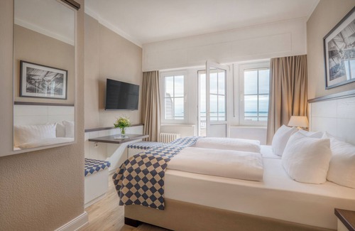 Alt-Travemunde/Ronnau Hotel | Indulge in Relaxation at Strandschlösschen Hotel