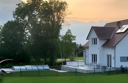 Kalkhorst Villa | Relax at Strandvilla Leni: Family-Friendly & Pet Welcoming