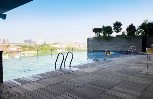Surabaya Apartment | Cozy Studio at Tamasari Papilio Apartment with Pool & Breakfast