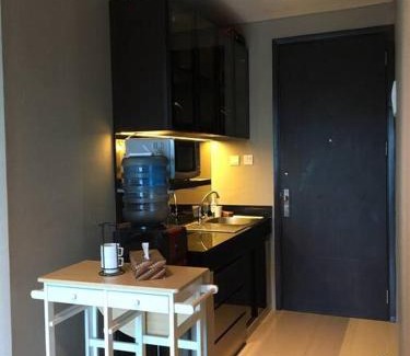 Jakarta Apartment | Cozy Retreat at GP Plaza: 9.2/10 Rating & Pool Access