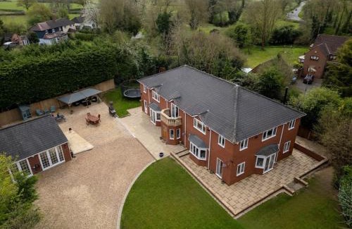 Wixford House | Family-Friendly Stratford-upon-Avon Mansion with Pool & Gym