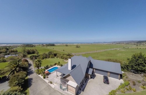 Waipu Bed & Breakfast | Inviting Strathaven Bed and Breakfast with Ocean Views