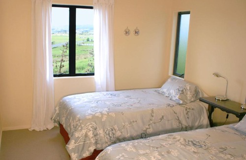 Waipu Bed & Breakfast | Inviting Strathaven Bed and Breakfast with Ocean Views