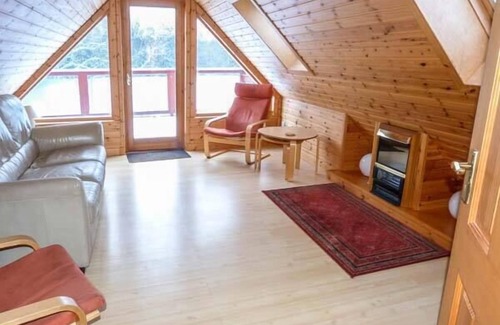 Aviemore Cottage | Cozy Strathavon Chalet: Pet-Friendly with Breakfast Included