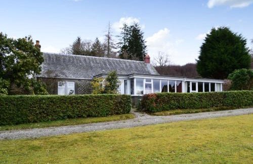 Kilcreggan House | Pet and Child Friendly Strathcashel Cottage - Rated 10/10