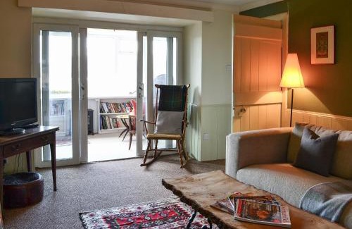 Kilcreggan House | Pet and Child Friendly Strathcashel Cottage - Rated 10/10
