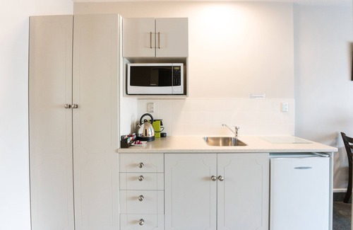 Merivale Hotel | Inviting Strathern Motor Lodge: Spa, Breakfast & Hot Tub