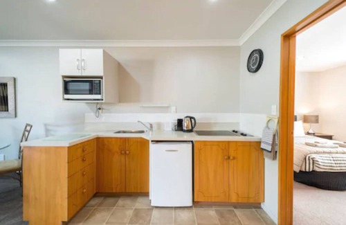 Merivale Hotel | Inviting Strathern Motor Lodge: Spa, Breakfast & Hot Tub