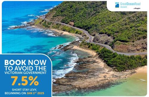 Lorne House | Captivating Strathlea: Ocean View & Family-Friendly Retreat