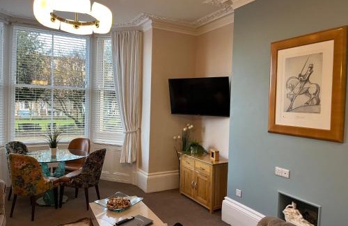 South Cliff Apartment | Strathmore Apt Scarborough: Pet-Friendly with Pool & Gym