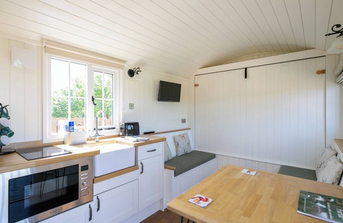 Forfar Cottage | STRATHMORE, romantic, with a garden in Forfar