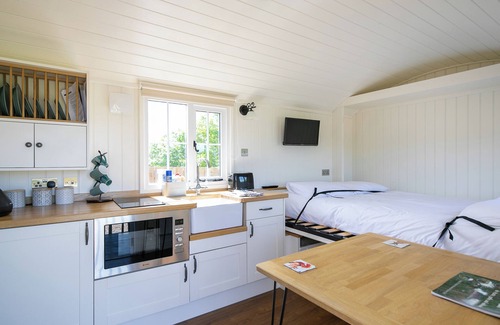 Forfar Cottage | STRATHMORE, romantic, with a garden in Forfar