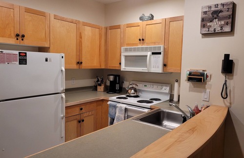 Stratton Mountain Condo | Top-Rated Stratton Long Trail Condo Steps from the Village