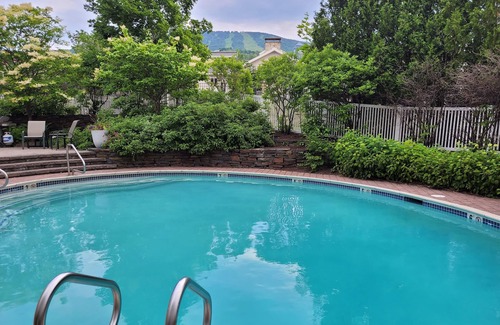 Stratton Mountain Condo | Top-Rated Stratton Long Trail Condo Steps from the Village