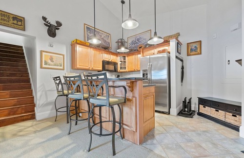 Stratton Mountain Condo | Prime Location: Ski-On/Ski-Off Access & Guest Rated 9.8