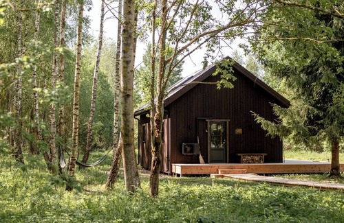 Gratiskes Cabin | Unforgettable Straw Bale Cabin Nestled in Nature's Embrace