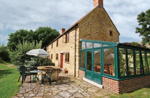 Stoke Abbott House | Strawberie Cottage: 4-Star Family & Pet-Friendly Retreat