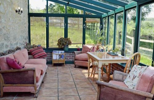 Stoke Abbott House | Strawberie Cottage: 4-Star Family & Pet-Friendly Retreat