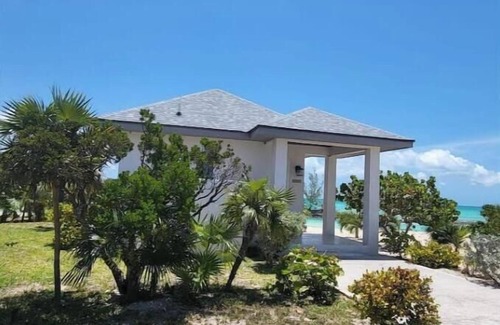 New Bight House | Strawberry Bungalow On Fountain Bay