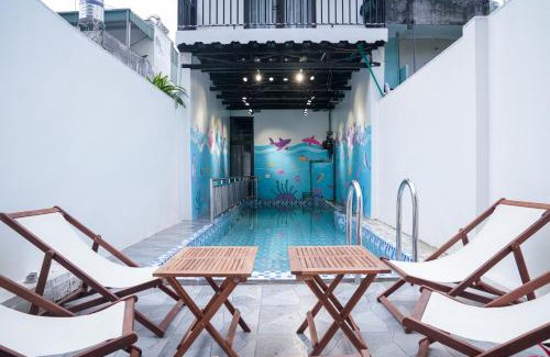 Ha Giang Bed & Breakfast | Inviting Strawberry House: Oceanfront Stay & Bike Rentals