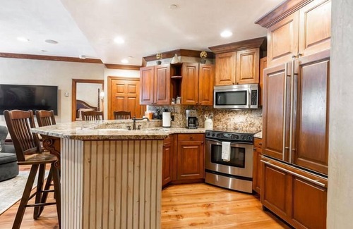 Beaver Creek Condo | Experience Strawberry Park: Ski-In/Ski-Out in Beaver Creek