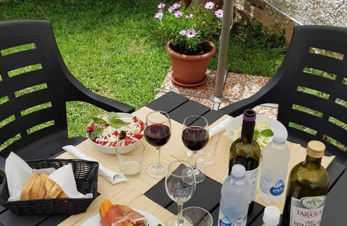 Citta Giardino House | Strawberry Room B&B Terra Mia Guesthouse