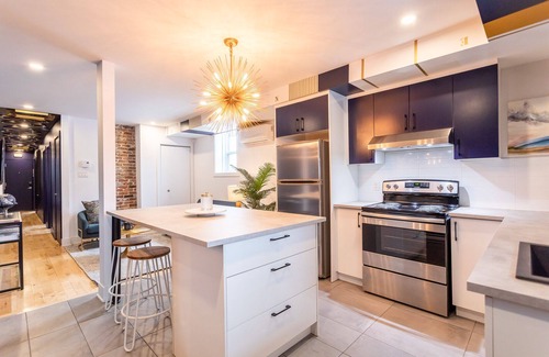 Francois-Perrault Apartment | Sweet Dreams Await at Strawberry Stays! Rated 10/10
