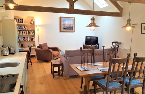 Hele House | Strawfields: Cozy Cottage Steps from the Sea with Games Barn