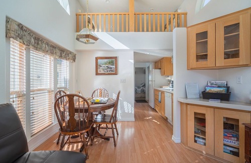Big Bar Cottage | Idyllic Strawhouse Resorts by the Scenic Trinity River
