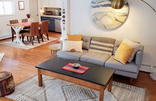 Chichester Cottage | Idyllic Retreat: Ski, Hike, Spa & Relax in Comfort