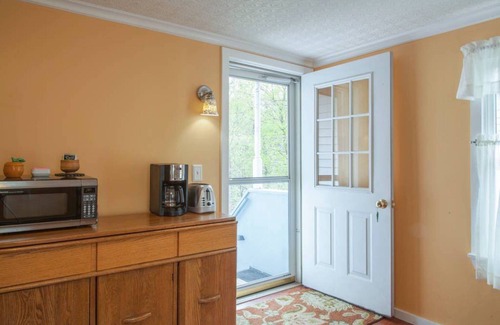 Palenville House | Idyllic Stream Side Retreat with Waterfalls & Spa Amenities