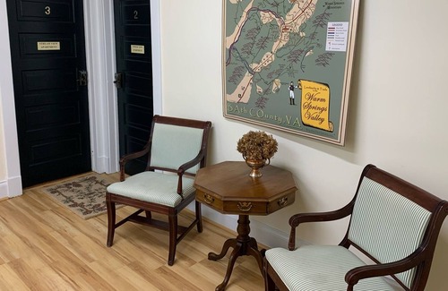 Hot Springs Apartment | Stream View Apartment in the Heart of Hot Springs