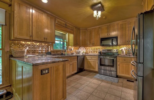 Walnut Mountain Cabin | Relax by the River at Streams and Daydreams Hotel